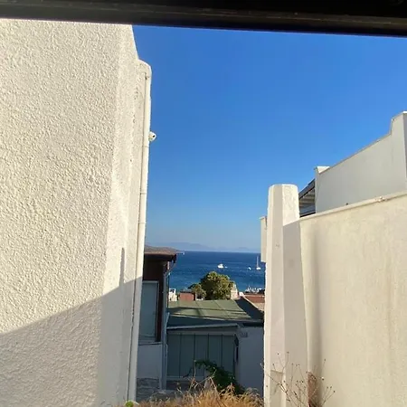 Bitez,de Oezel Plaj ,denize Ikinci Sira Hotel